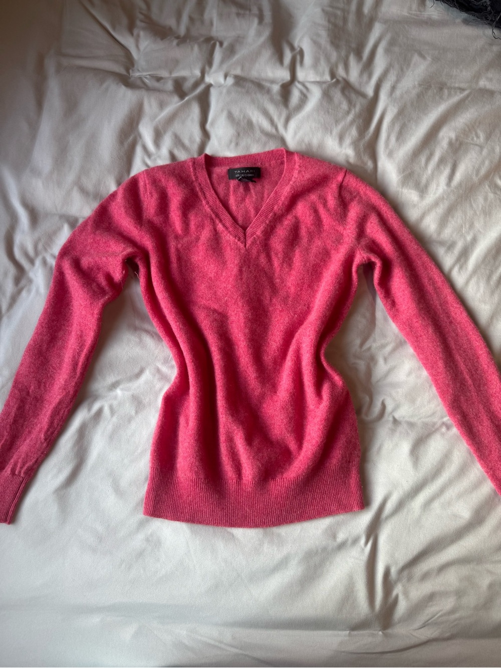 Women’s V-Neck 100% Cashmere Sweater — Magenta